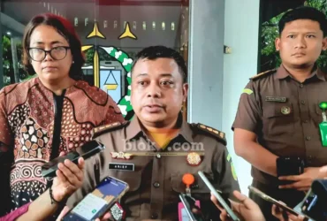 Kepala Seksi Pidana Khusus (Kasi Pidsus) Kejari Blitar, Ariefullah saat konferensi pers di Kantor Kejari Blitar. (foto: Blok-a.com/Fajar)