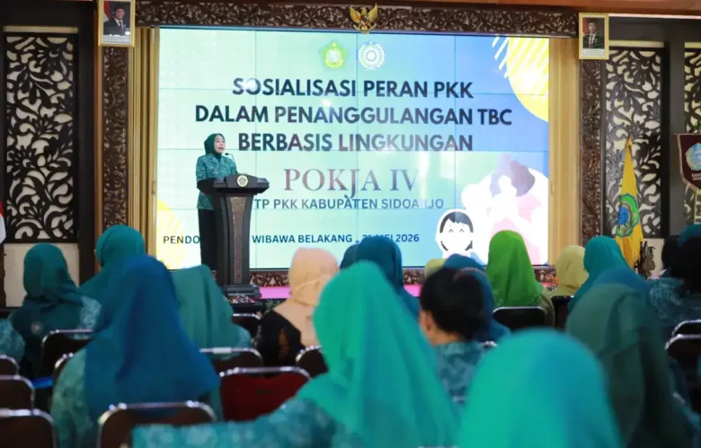 Ketua Tim Penggerak PKK Kabupaten Sidoarjo, Sriatun Subandi dalam acara Sosialisasi Peran PKK dalam Penanggulangan TBC Berbasis Lingkungan, di Pendopo Delta Wibawa