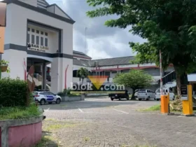 Pasar Legi di Jalan Mawar, Kecamatan Sukorejo, Kota Blitar (foto: Blok-a.com/Fajar)