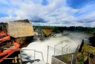 Perum Jasa Tirta I menggelontorkan endapan atau flushing tahunan di Bendungan Wlingi Raya dan Bendungan Lodoyo (foto: Blok-a.com/Fajar)