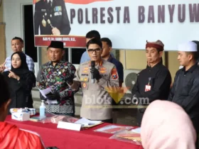 Polresta Banyuwangi, Kementerian Haji dan Umroh, serta Pemerintah Kabupaten Banyuwangi saat menggelar konferensi pers pengungkapan dugaan tindak pidana penyelenggaraan perjalanan ibadah umroh tanpa izin resmi, Selasa (19/5/2026) (foto: Blok-a.com/Kuryanto)