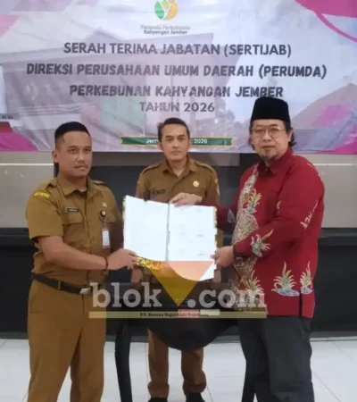 Prosesi serah terima jabatan dari Plt Direktur utama Danang Andriasmara kepada jajaran direksi baru yang dipimpin Direktur Utama Gogot Cahyo Baskoro (foto: Blok-a.com/Rio)