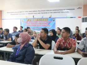 Sosialisasi tentang SKCK dengan karyawan PT Aice, Ngoro Industri Persada (foto: Dokumen Humas)