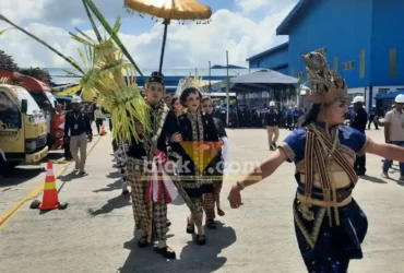 Tradisi Temanten Tebu sebagai penanda resmi dimulainya musim giling di PT Rejoso Manis Indo (RMI) Blitar (foto: Blok-a.com/Fajar)