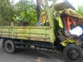 Truk yang terlibat kecelakaan di jalan raya Jatipelem, Diwek, Jombang (foto: Dokumen Satlantas Polres Jombang)