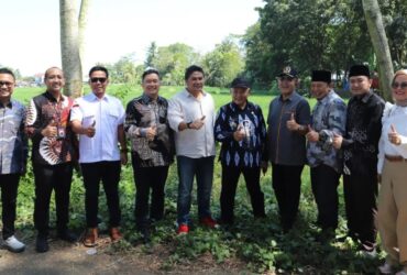 Bupati Malang, HM Sanusi bersama anggota DPRD Kabupaten Malang saat meninjau calon lokasi Alun-alun Kepanjen beberapa waktu lalu (DPRD Kabupaten Malang)