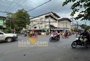 Perempatan Cukam di kawasan timur Pasar Kebalen, Kota Malang, yang disebut berasal dari nama saudagar kaya keturunan Tionghoa bernama The Tju Kam pada era 1800-an. (blok-a.com/ Berril Labiq)