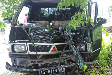Teks: Kondisi motor korban usai adu banteng dengan mobil pikap L300.(blok-a.com/Syahrul Wijaya)