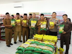 Teks: Bupati Jombang bersama Forkopimda saat launching operasional KDKMP serentak di desa Mojongapit.(blok-a.com/Syahrul Wijaya)