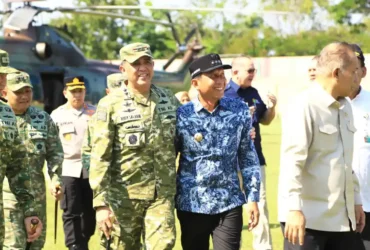 Bupati Bojonegoro, Setyo Wahono, mendampingi Wakil Panglima TNI, Tandyo Budi Revita, meninjau langsung kesiapan operasional KDKMP di Desa Ngampel, Kecamatan Kapas, Selasa (12/5/2026) (foto: ist)