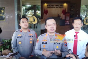 Kapolres Malang, AKBP Muhammad Taat Resdi saat diwawancarai awak media (blok-a.com / Yogga Ardiawan)