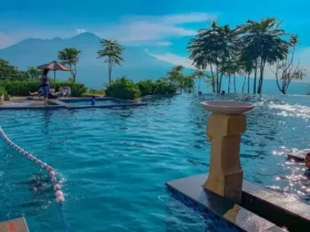 Infinity pool dengan view alam milik salah satu hotel di kawasan Kota Malang & Kota Wisata Batu (foto: Amarta Hills Hotel & Resort)