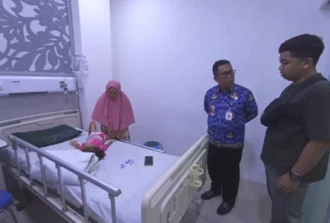 Salah satu siswa TK di Kaliwates, Jember yang menjadi korban keracunan menu MBG saat mendapatkan perawatan medis (foto: ist)