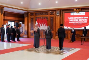 Proses pelantikan tiga Pejabat Tinggi Pratama Pemkot Mojokerto.(blok-a.com/Syahrul Wijaya)