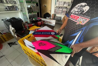 Layangan Sukhoi yang dibuat oleh perajin asal Malang dan menembus pasar internasional (istimewa)