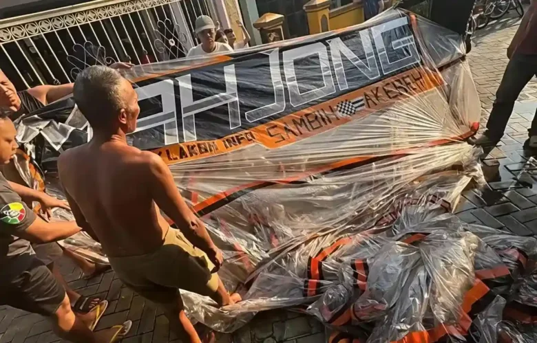 Balon Udara Bermuatan Petasan Jatuh di Kebomas Gresik (foto: istimewa)