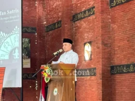 Bupati Mojokerto Muhammad Al Barraa saat memberikan sambutan (foto: Blok-a.com/Syahrul Wijaya)