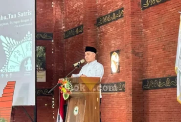 Bupati Mojokerto Muhammad Al Barraa saat memberikan sambutan (foto: Blok-a.com/Syahrul Wijaya)