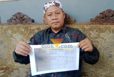 Cak Arif memperlihatkan data tulisan tangan ayah Bung Karno yang menyatakan bahwa Bung Karno lahir 6 Juni 1902 (foto: blok-a.com/Syahrul Wijaya)