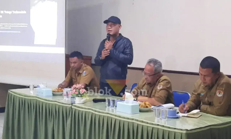 Front Perjuangan Petani Mataraman (FPPM) audiensi di Kantor Kesatuan Pemangkuan Hutan (KPH) Blitar (foto: Blok-a.com/Fajar)