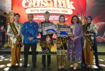 Gus dan Yuk Ekonomi kreatif bersama Dandim 0815 Mojokerto, Letkol Inf Abi Swanjoyo, S.Hub.Int dan Ketua Persit Kartika Chandra Kirana Cabang XXX Kodim 0815 Mojokerto Ibu Anjani Abi Swanjoyo (foto: Blok-a.com/Syahrul Wijaya)
