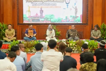 Wali kota Mojokerto Ika Puspita Sari saat menyampaikan sektor pariwisata starategis di ruang Sabha Mandala Madya Pemkot Mojokerto.(blok-a.com/Syahrul Wijaya)