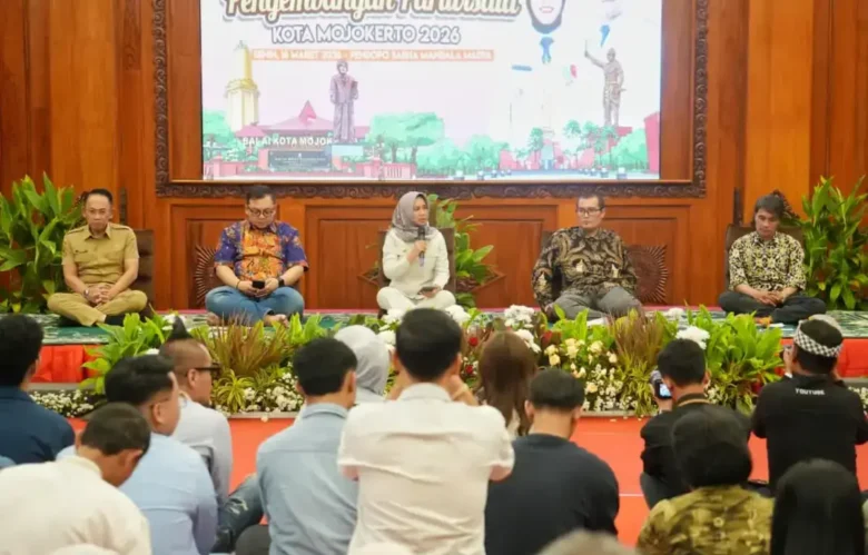 Wali kota Mojokerto Ika Puspita Sari saat menyampaikan sektor pariwisata starategis di ruang Sabha Mandala Madya Pemkot Mojokerto.(blok-a.com/Syahrul Wijaya)