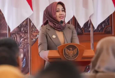 Wali kota Mojokerto Ika Puspita Sari dalam acara pengukuhan petugas sensus ekonomi 2026.(blok-a.com/Syahrul Wijaya)