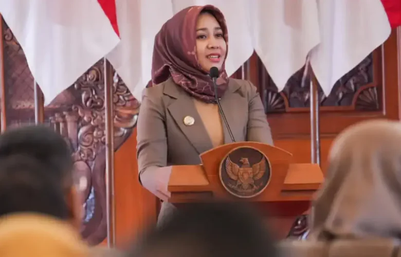 Wali kota Mojokerto Ika Puspita Sari dalam acara pengukuhan petugas sensus ekonomi 2026.(blok-a.com/Syahrul Wijaya)