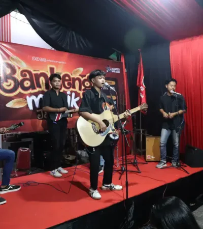 Dalam rangka Bulan Bung Karno 2026, DPC PDI Perjuangan Banyuwangi menggelar Banteng Musik Jalanan, Kamis (18/6/2026) (blok-a.com/Kuryanto).