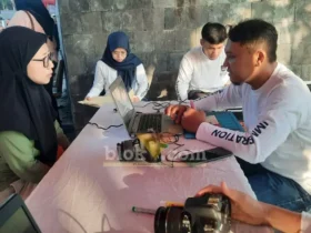 Kantor Imigrasi Kelas II Non TPI Blitar menghadirkan layanan unggulan bernama "Paspor Simpati" di Car Free Day Kota Blitar (foto: Blok-a.com/Fajar)