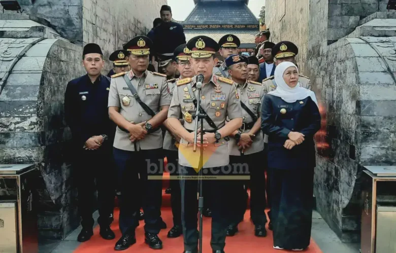 Kapolri Jenderal Polisi Listyo Sigit Prabowo didampingi Kapolda Jawa Timur, Pangdam V/Brawijaya, Gubernur Jawa Timur, pejabat Mabes Polri, serta unsur Forkopimda (foto: Blok-a.com/Fajar)