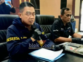 Kasat Narkoba Polres Blitar Kota, Iptu Bambang Dwi Wahyono, S.H saat pers rilis (foto: Blok-a.com/Fajar)