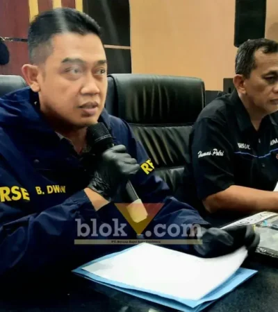 Kasat Narkoba Polres Blitar Kota, Iptu Bambang Dwi Wahyono, S.H saat pers rilis (foto: Blok-a.com/Fajar)