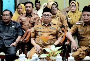 Ketua DPRD Kabupaten Blitar, Supriadi bersama Bupat Blitar, Rijanto fan Wabup Blitar, Beky Herdihansah rakor bersama Menteri Dalam Negeri, di Kantor Bupati Blitar (foto: Blok-a.com/Fajar)