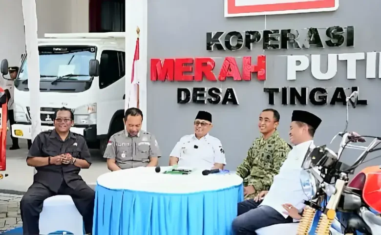 Ketua DPRD Kabupaten Blitar, Supriadi menghadiri acara peluncuran 1.061 Koperasi Desa/Kelurahan Merah Putih (KDKMP) secara daring (foto: Blok-a.com/Fajar)