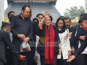 Megawati Soekarnoputri, melaksanakan ziarah ke Makam Proklamator Ir. Soekarno di Kota Blitar (foto: Blok-a.com/Fajar)