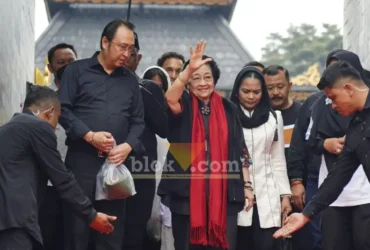 Megawati Soekarnoputri, melaksanakan ziarah ke Makam Proklamator Ir. Soekarno di Kota Blitar (foto: Blok-a.com/Fajar)