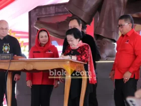 Megawati Soekarnoputri, meresmikan hasil renovasi Istana Gebang, rumah masa kecil Proklamator Ir. Soekarno di Kota Blitar (foto: Blok-a.com/Fajar)