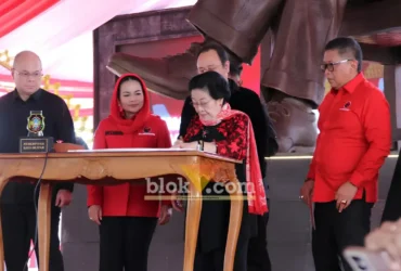 Megawati Soekarnoputri, meresmikan hasil renovasi Istana Gebang, rumah masa kecil Proklamator Ir. Soekarno di Kota Blitar (foto: Blok-a.com/Fajar)
