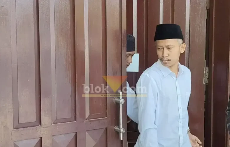 PPATK Resa Andrianto saat usai menjalani sidang di PN Gresik (foto: Blok-a.com/Ivan)