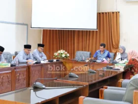 Pansus DPRD Kabupaten Banyuwangi saat menggelar rapat finalisasi pembahasan rancangan peraturan daerah tentang Perlindungan PMI asal Banyuwangi, Jumat (19/6/2026)(foto: Blok-a.com/Kuryanto).