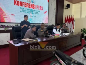 Pers rilis ungkap kasus pencurian dan bobol rumah di aula Hayam Wuruk Polres Mojokerto Kota (foto: Blok-a.com/Syahrul Wijaya)