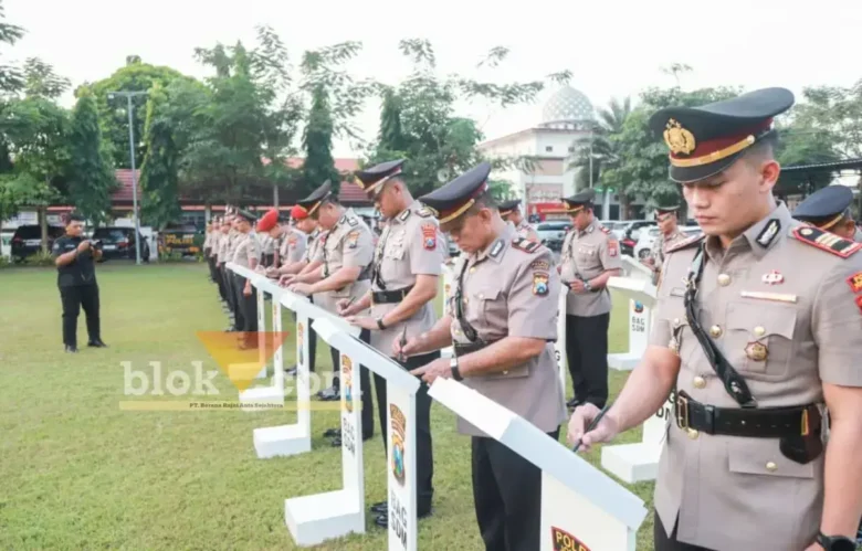 Proses Sertijab sejumlah pejabat berlangsung di Mapolres Jombang (foto: Blok-a.com/Syahrul Wijaya)