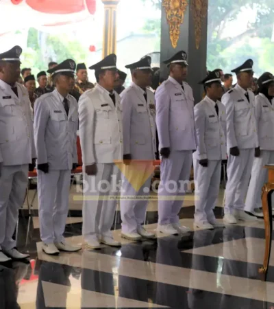 Proses pelantikan dan pengambilan sumpah 10 Kades PAW di pendopo kabupaten Jombang.(blok-a.com/Syahrul Wijaya)