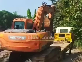 Salah satu alat berat yang diamankan Polres Magetan (foto: Blok-a.com/Ananda)