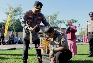 Kapolres Blitar, AKBP Rivanda memimpin langsung kenaikan pangkat bagi sejumlah personel dari golongan Perwira dan Bintara (foto: Blok-a.com/Fajar)