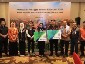 Secara simbolis Sekda Gresik, Achmad Washil Miftahul Rachman, secara resmi memberangkatkan 1.095 petugas Sensus Ekonomi 2026 (foto: istimewa)