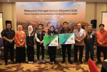 Secara simbolis Sekda Gresik, Achmad Washil Miftahul Rachman, secara resmi memberangkatkan 1.095 petugas Sensus Ekonomi 2026 (foto: istimewa)