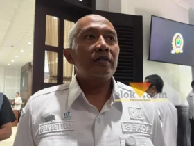 Sekretaris Daerah Kota Malang, Erik Setyo Santoso saat diwawancarai awak media (foto: Blok-a.com / Yogga Ardiawan)